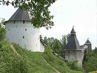  Pskovskaya Oblast':  Russia:  
 
 Fortifications of Pskovo-Pechersky Monastery